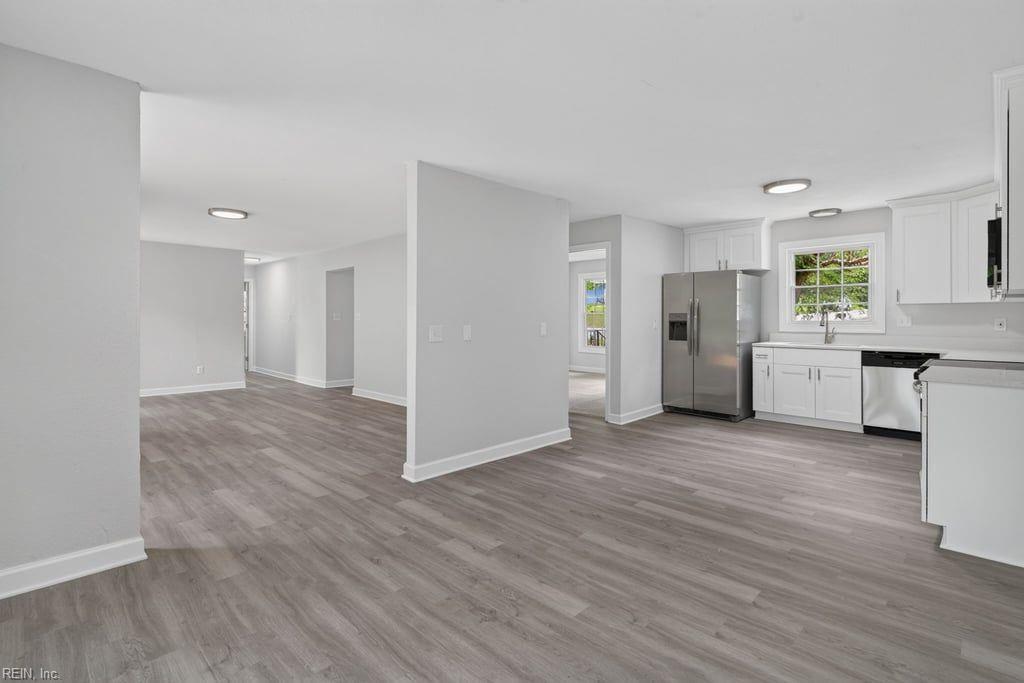112 W Rexford Drive