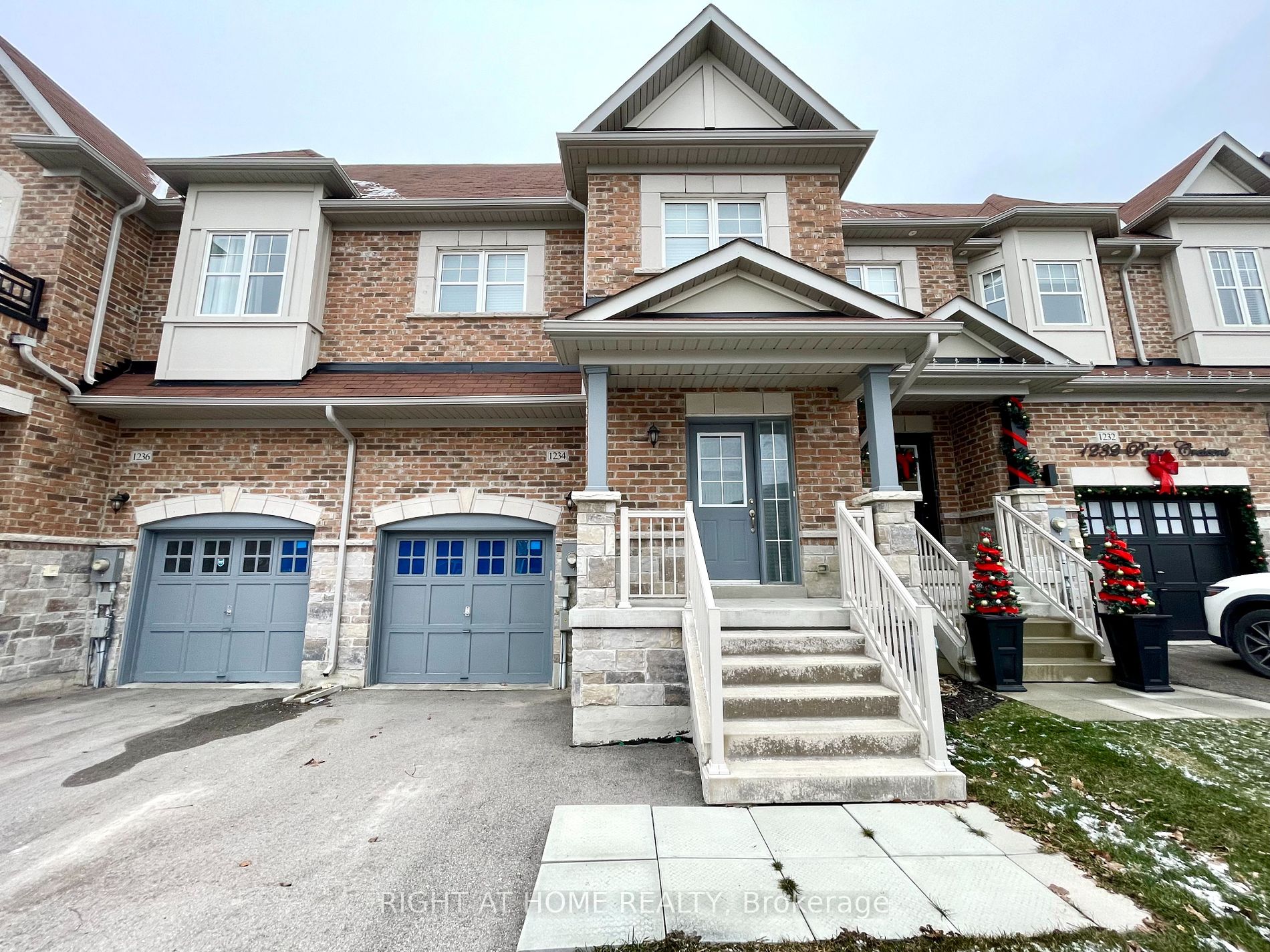 1234 Peelar Cres