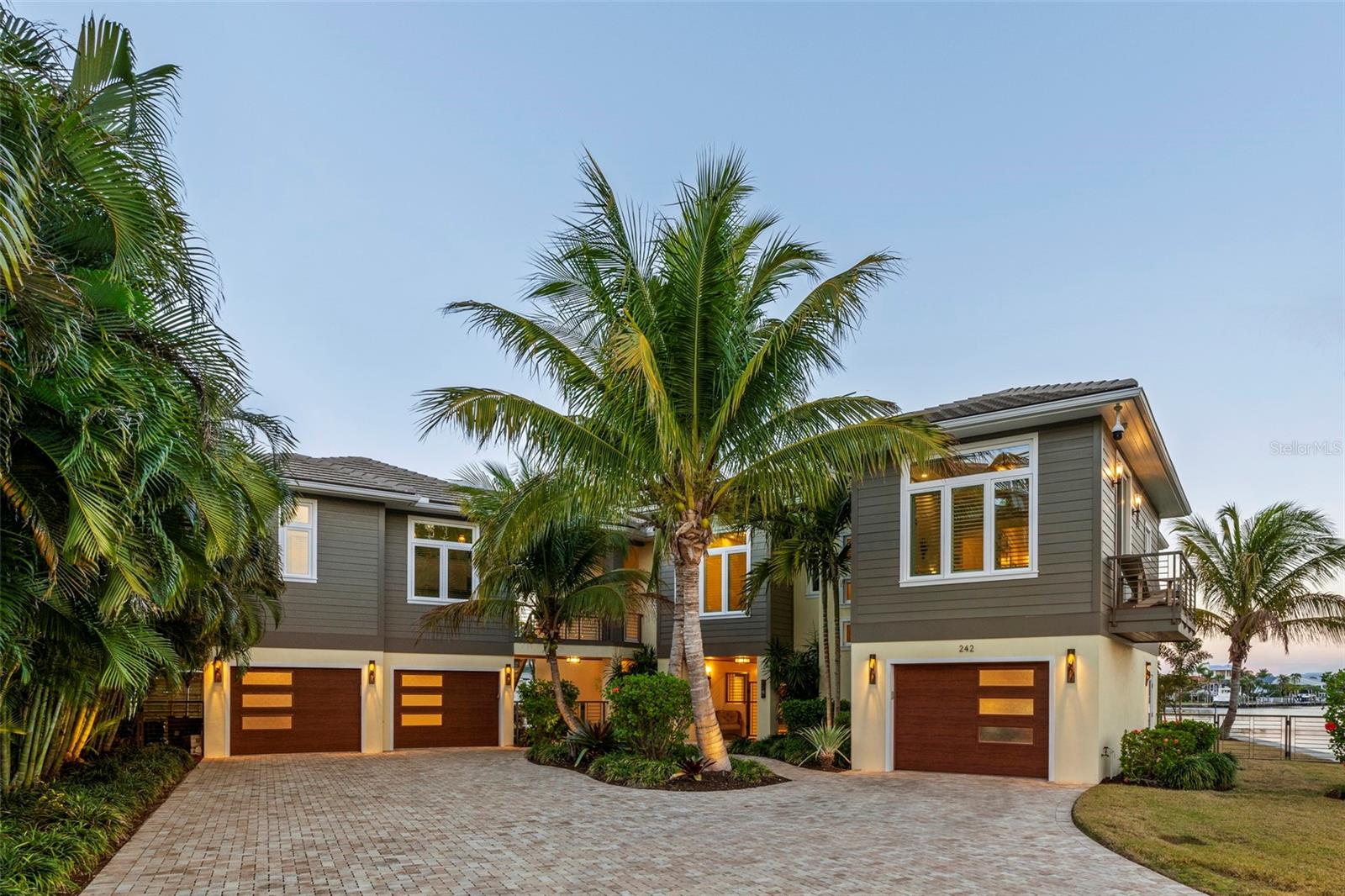 242 Oak Avenue