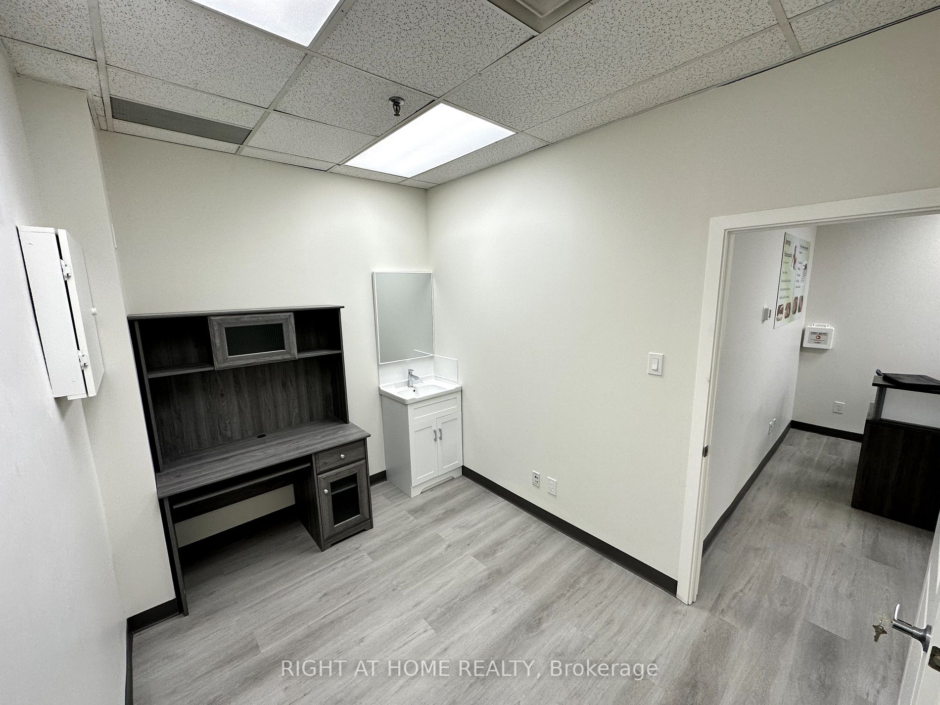 7131 Bathurst St 102-R3