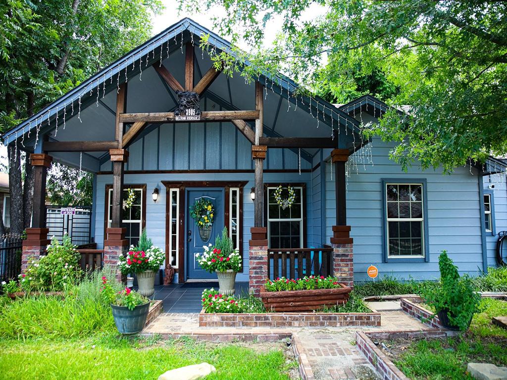 This beautifully maintained 3-bedroom, 2.5-bathroom home, located in the highly sought-after Southside of Fort Worth, offers the perfect blend of comfort and convenience. Just minutes from TCU, 7th Street and downtown, you'll be close to all the dining, shopping, and entertainment options the area has to offer.

Step inside to discover a spacious layout with gleaming floors and an abundance of natural light. The main living area is perfect for family gatherings or relaxing evenings, while the well-appointed kitchen features modern appliances, plenty of counter space, adjoining dining area is ideal for hosting meals or enjoying cozy dinners.

The master suite is a peaceful retreat, complete with a large closet and a private en-suite bathroom with double vanities, a soaking tub, and shower. Two additional bedrooms provide ample space for family, guests, or a home office. A additional full bathrooma and convenient half bath is perfect for guests.

Enjoy outdoor living in the well-maintained backyard, which is perfect for grilling, gardening, or simply unwinding. Low-maintenance landscaping ensures that you’ll have more time to enjoy the area.

This home offers the perfect combination of peaceful living and easy access to Fort Worth's vibrant culture, making it an ideal choice for anyone looking to enjoy both city life and suburban comfort.