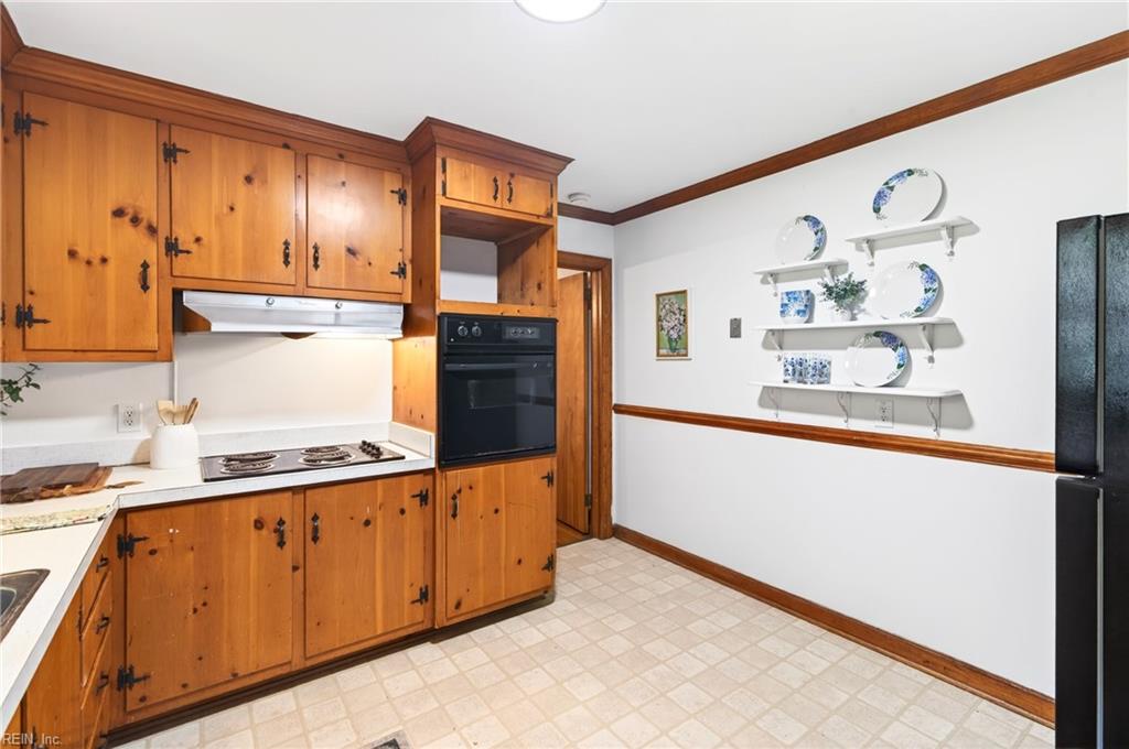 2 Larchmont Crescent
