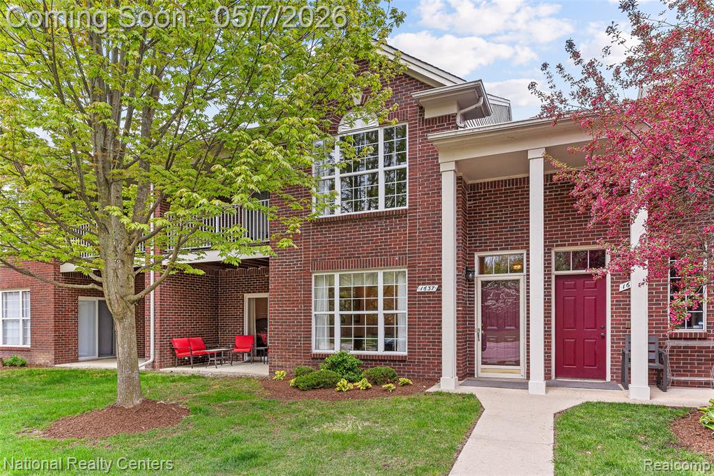 1637 Deepwood Circle
