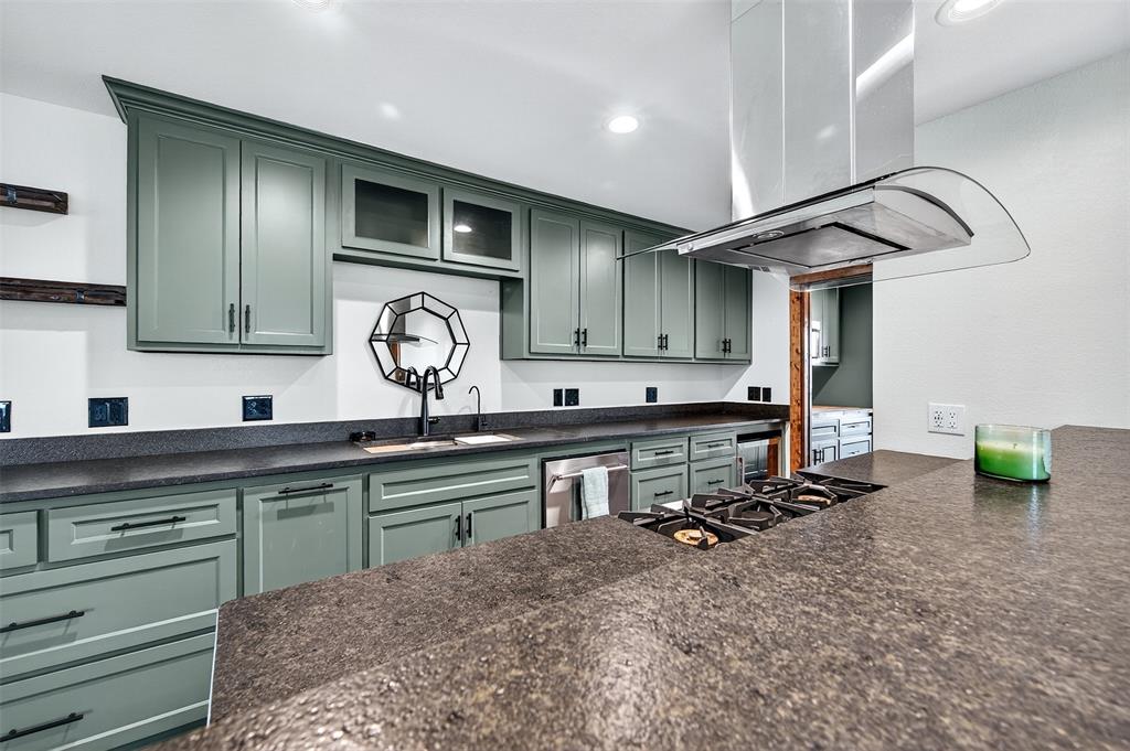 616 E Bells Boulevard