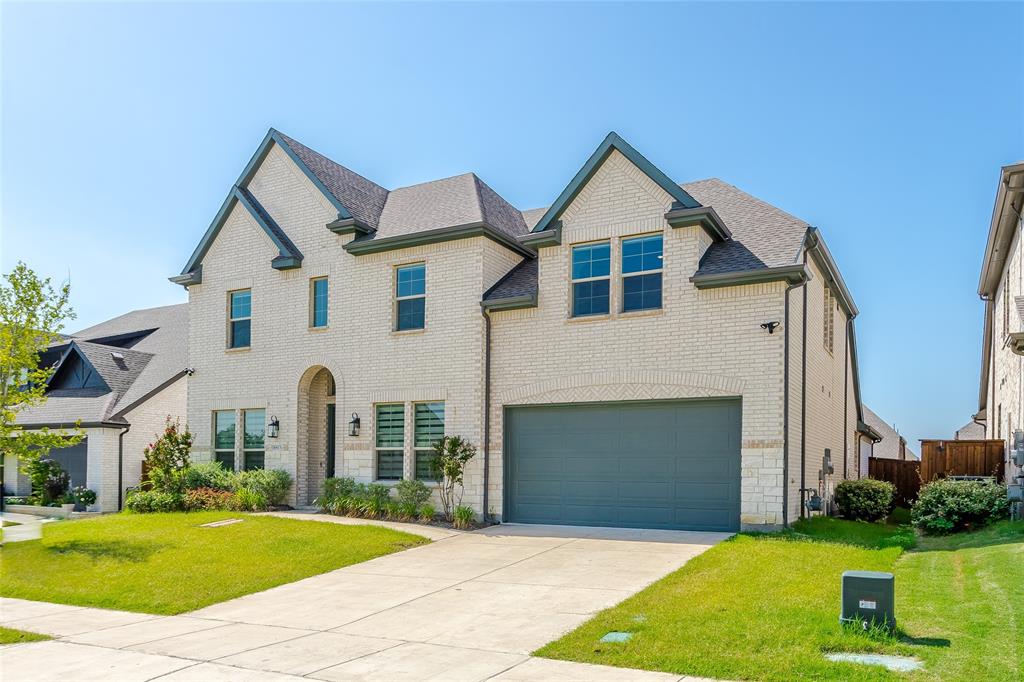 This beautiful contemporary north facing residence covers 3545sq.ft and includes four bedrooms. It boasts a stylish, modern kitchen along with spacious, open plan living areas, office room, 2 dining areas. Additionally, the property is enhanced by a meticulaously landscaped garden and is perfectly situated close to top-knotch Prosper ISD schools, and high-end shopping locations.