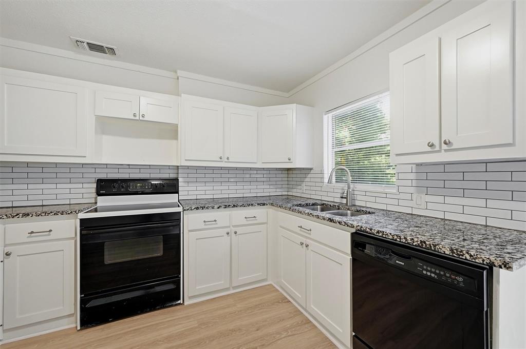 1020 W Brockett Street