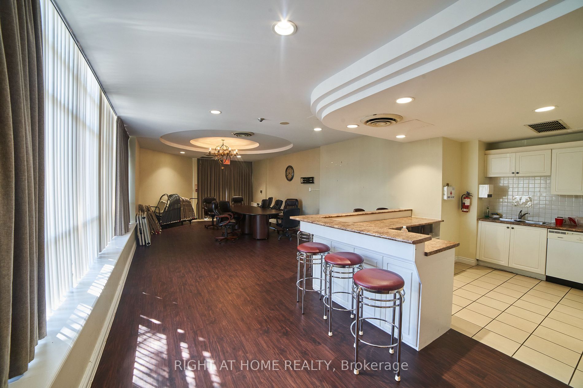 1700 E Eglinton Ave 609