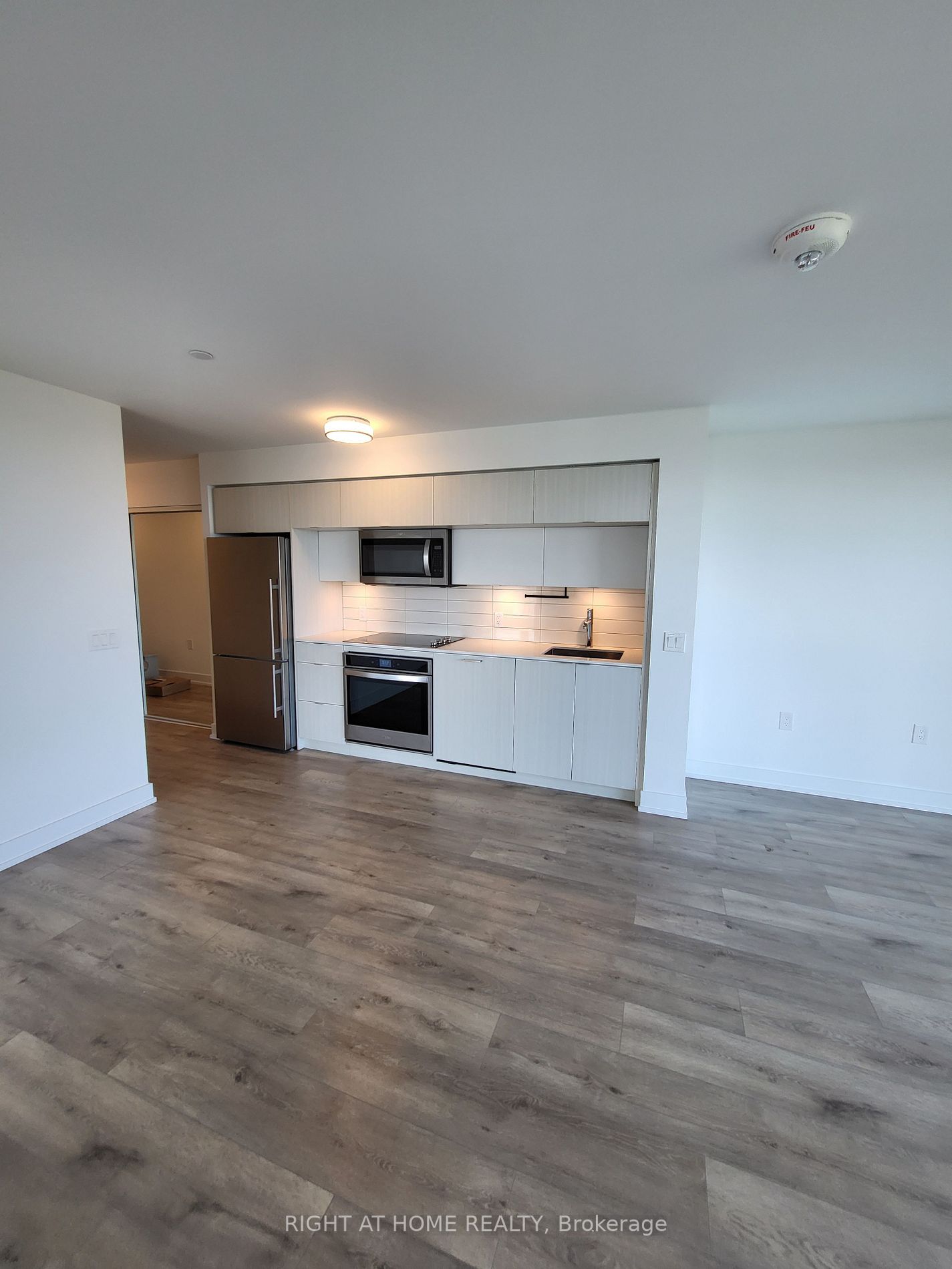 585 E Bloor St 2518