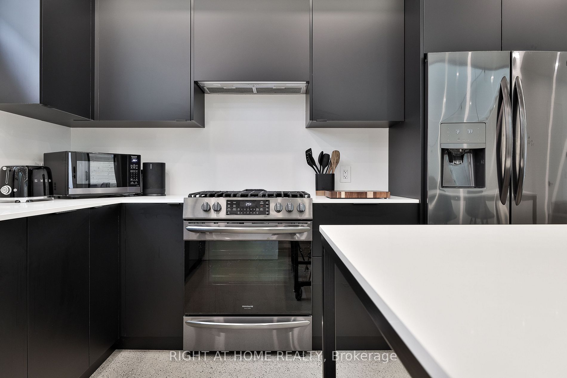 74 Dovercourt Rd Laneway
