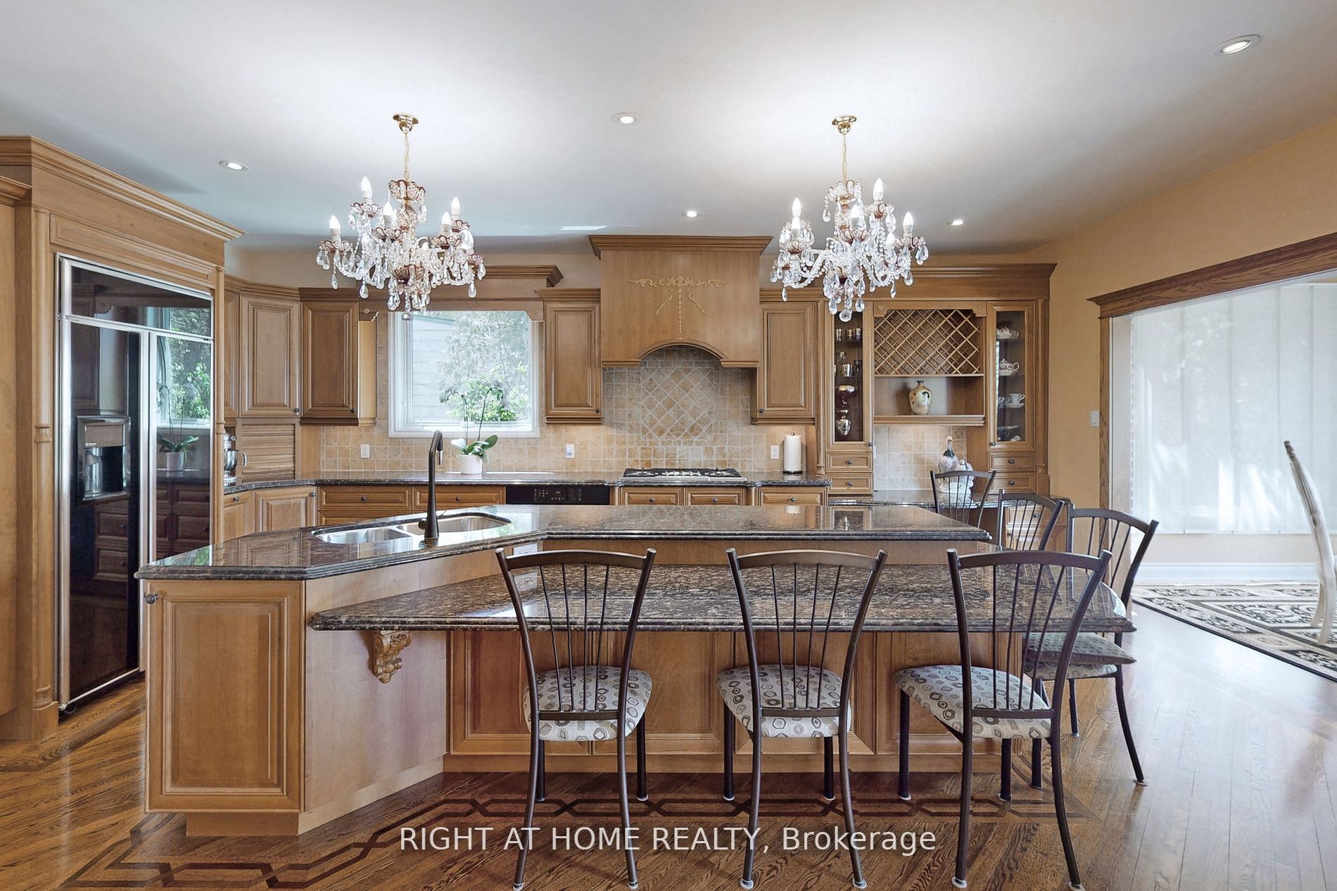 375 W Lakeshore Rd