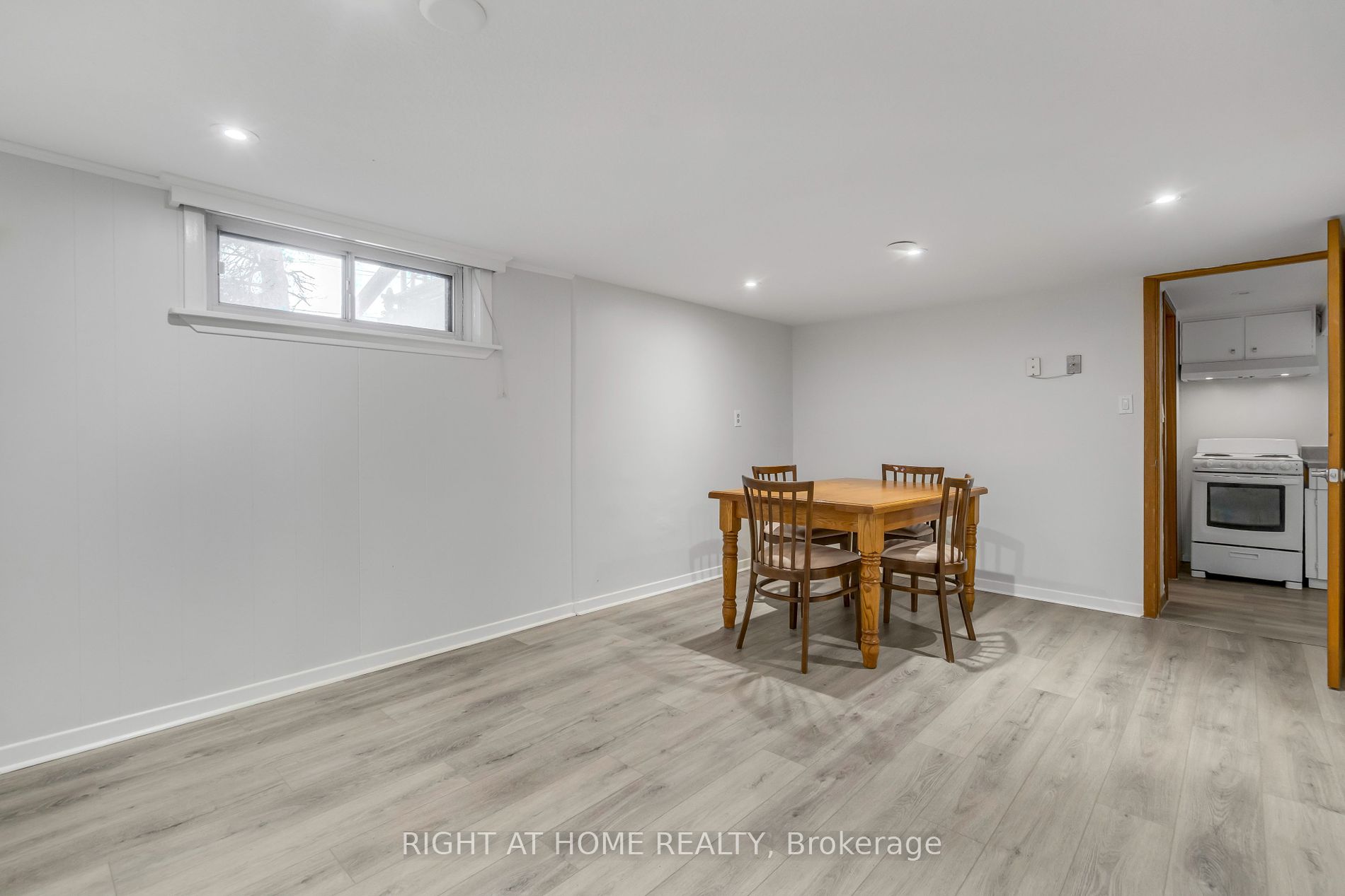 15 Grovedale Ave