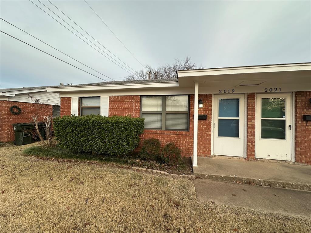 This duplex unit is just east of the University of Oklahoma campus. The living area has vinyl flooring, built-in bookshelves, and a large window that lets in lots of natural light. There is access to the backyard through the kitchen. The kitchen has a refrigerator, stove, and dishwasher. A washer and dryer are provided. The two bedrooms have carpet and ceiling fans. Each duplex provides a driveway and a quiet street with minimal traffic. Please note: The images shown represent the general layout and features of the apartment type, but the actual unit may vary. We encourage you to schedule a tour to see the specific units available. This is a no-pets and non-smoking unit. The new lease will go through May 31st, 2026. The security deposit is $975.