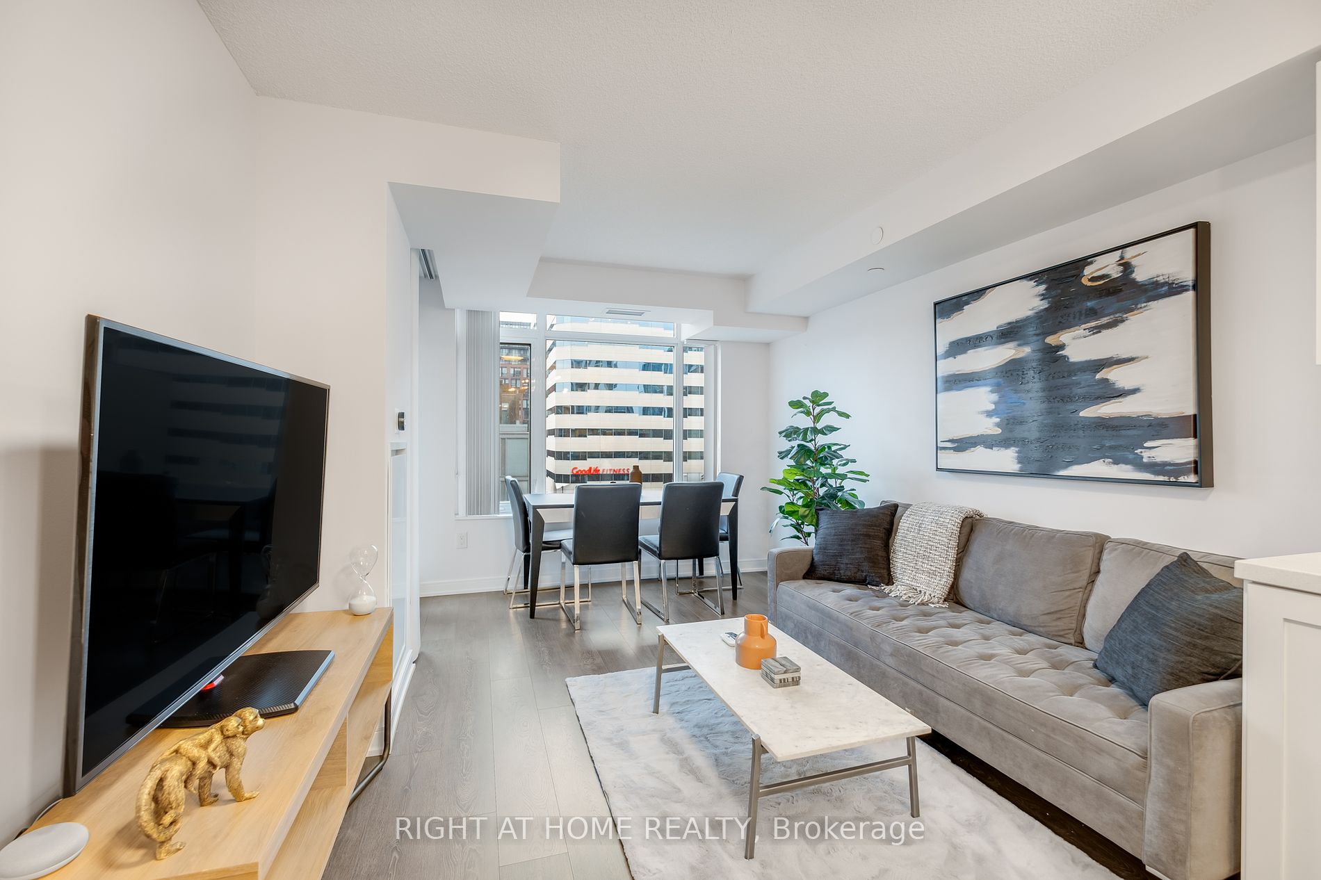 525 W Adelaide St 609