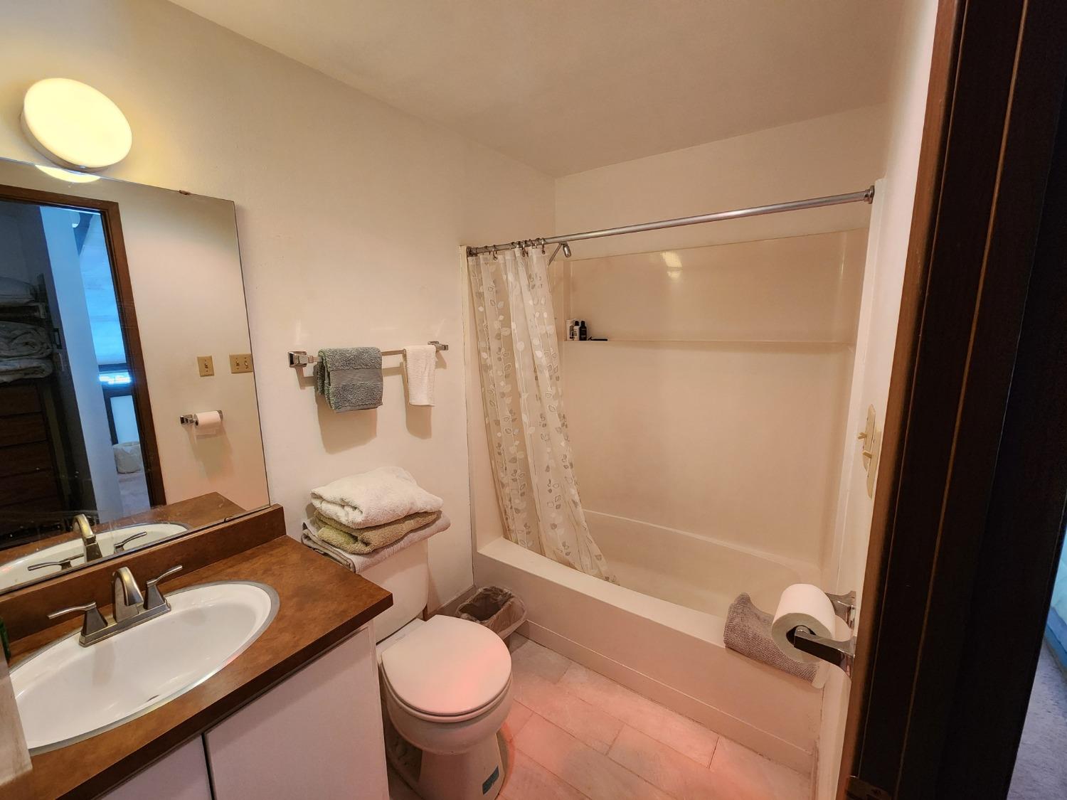 225 Creekside Dr. #18