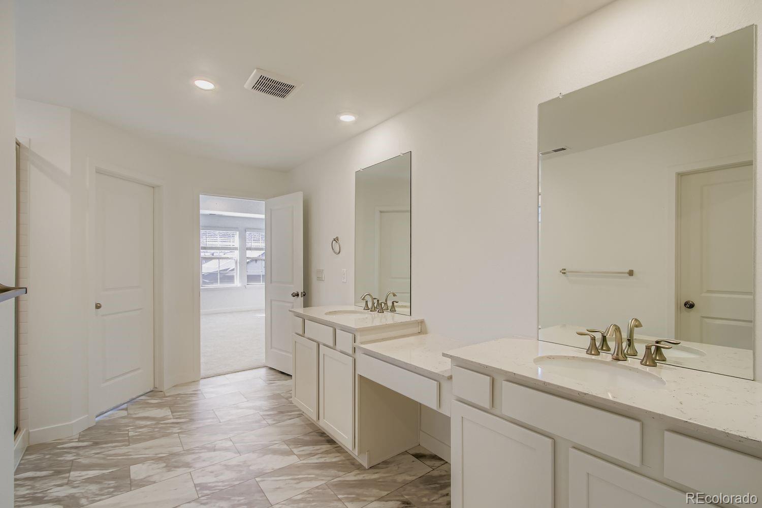 2946 S Quaker Street