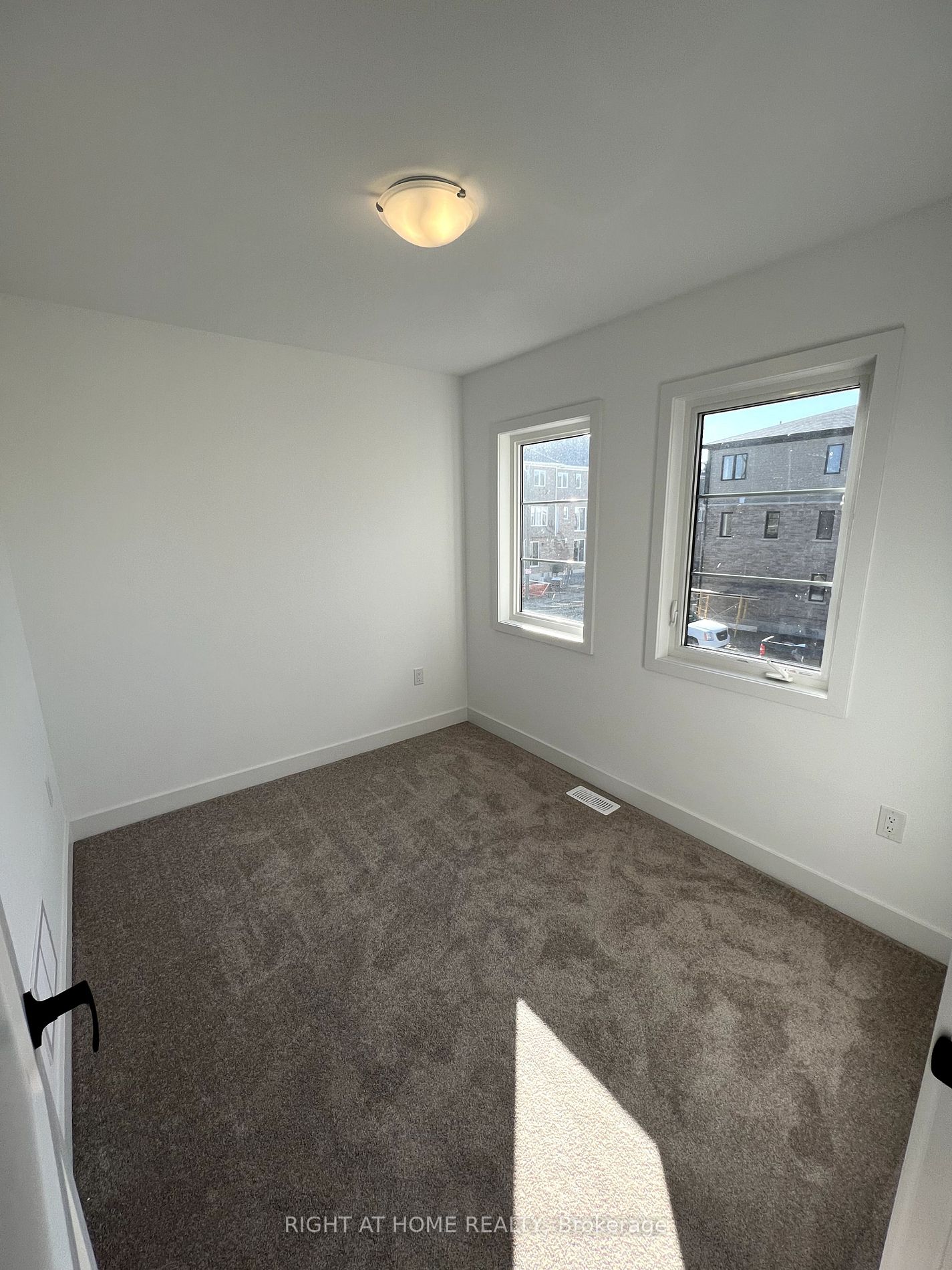 33 Pumpkin Corner Cres