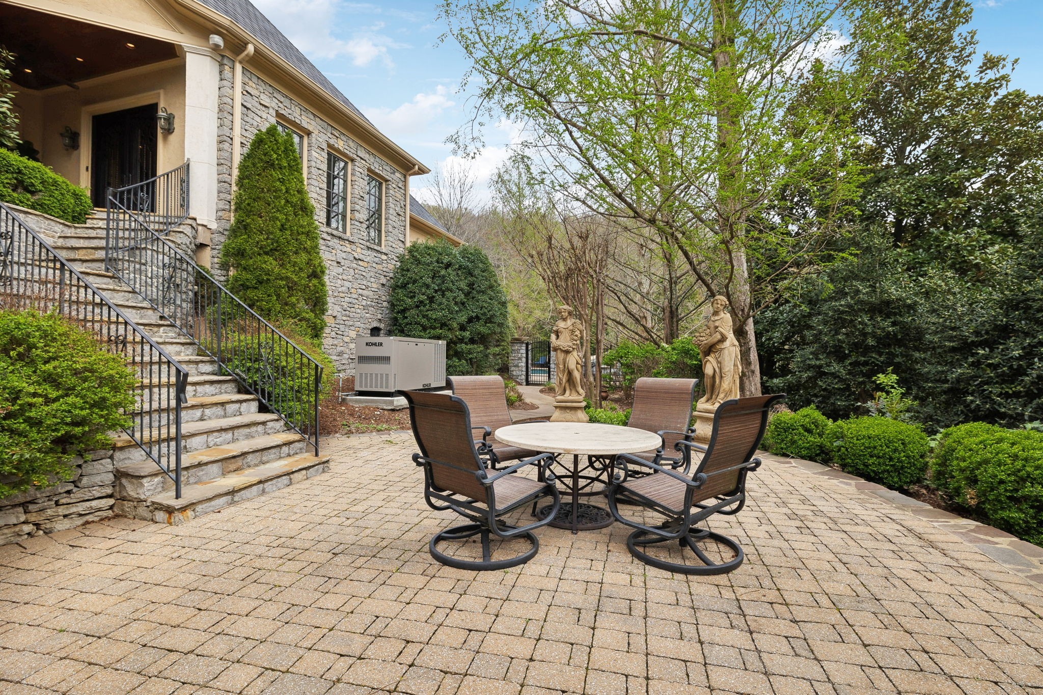 128 Woodward Hills Pl