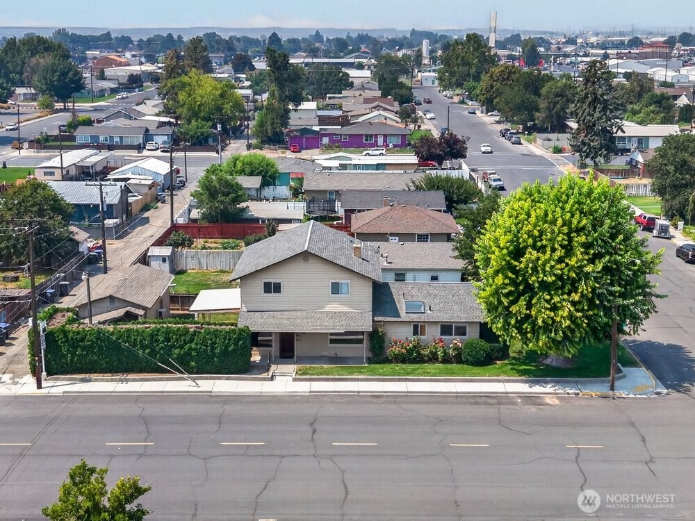 905 4th Ave SE