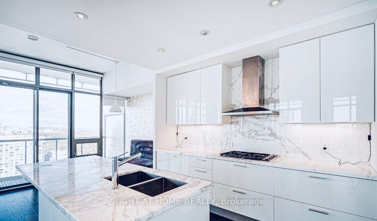 33 E Charles St 4504