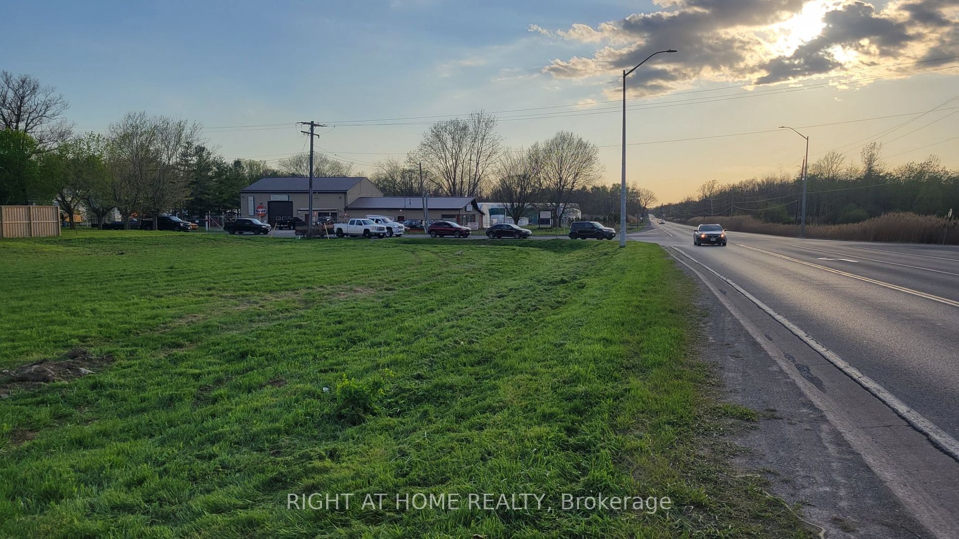 690 Highway 20 W Fonthil St