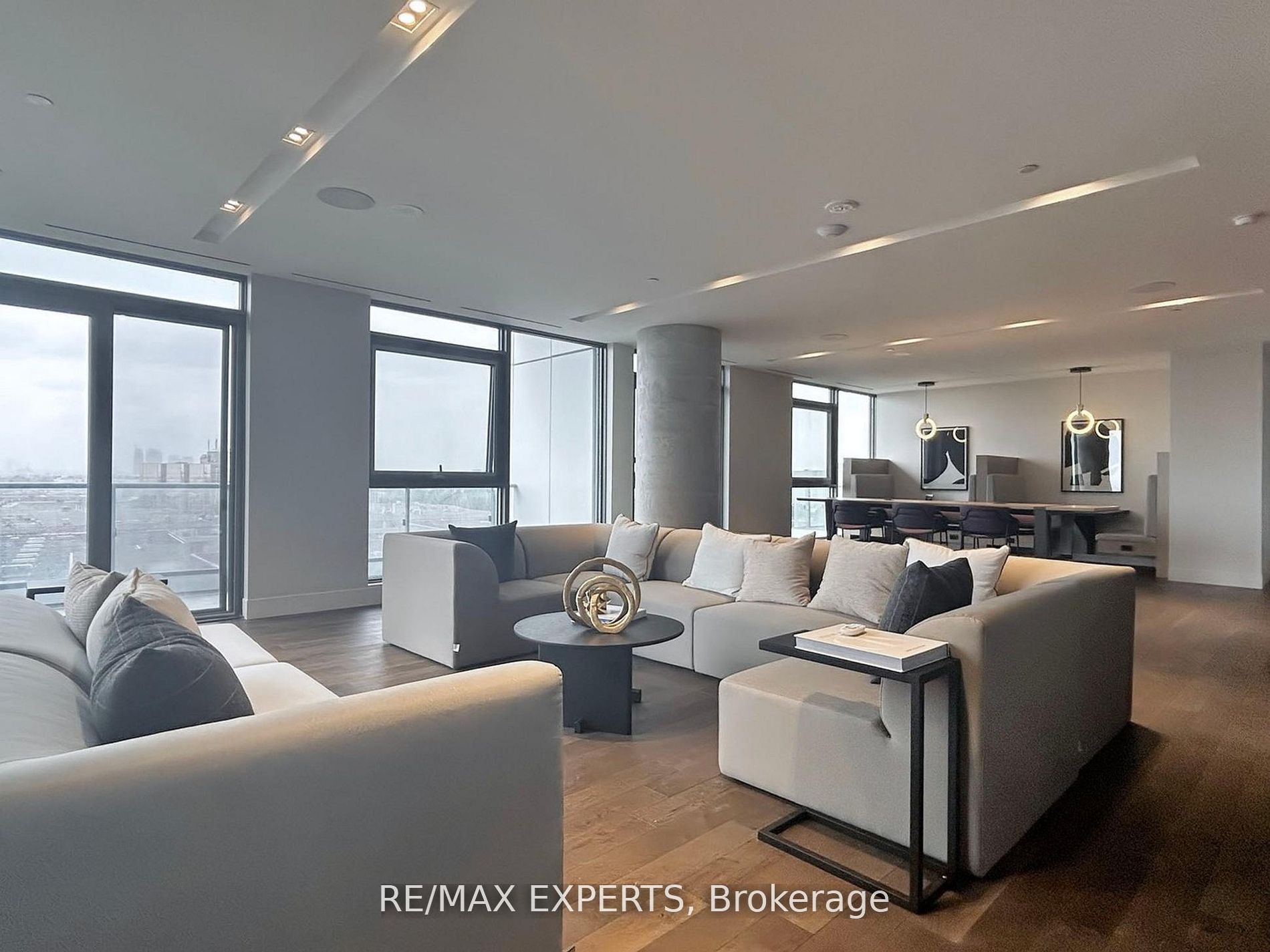 1000 Portage Pkwy 1108