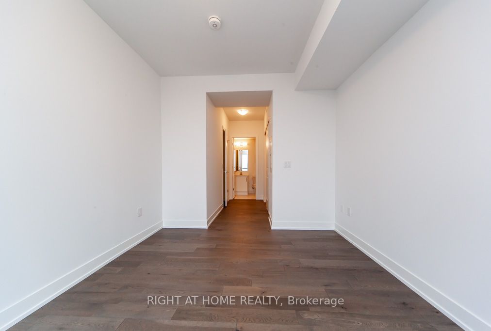 1063 Douglas Mccurdy Comm Circ 1206
