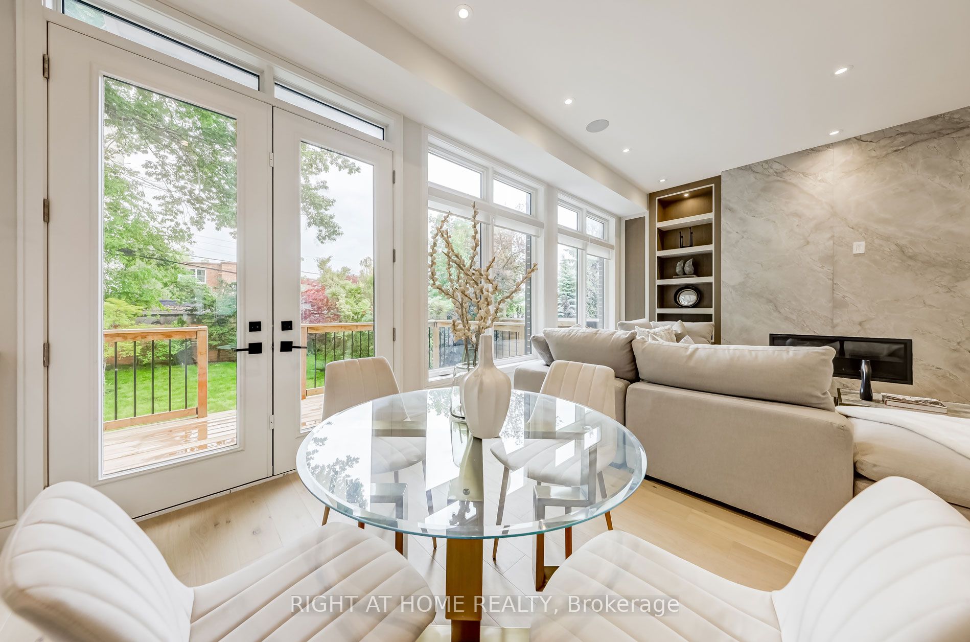 102 Parklea Dr