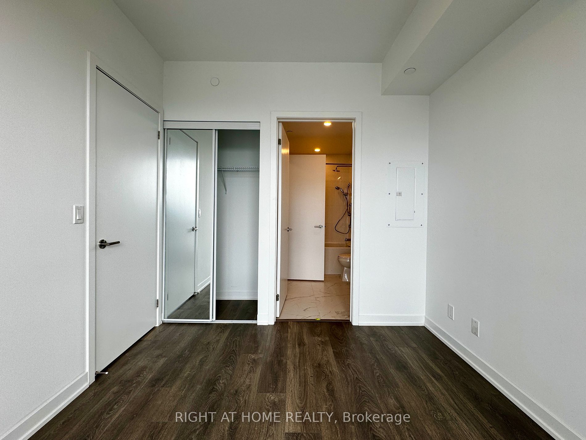 7950 Bathurst St 2110