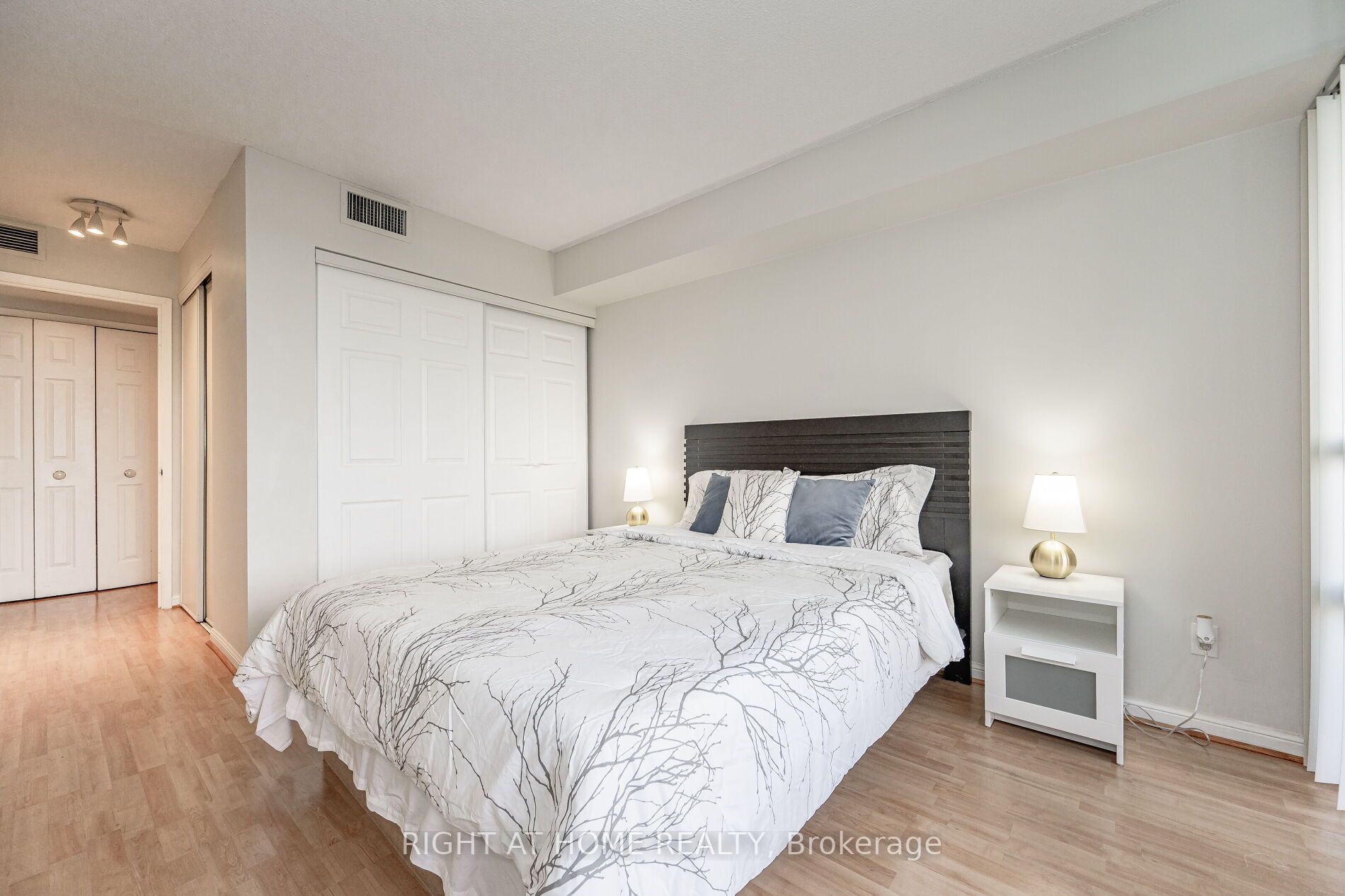 45 Kingsbridge Garden Circ 503