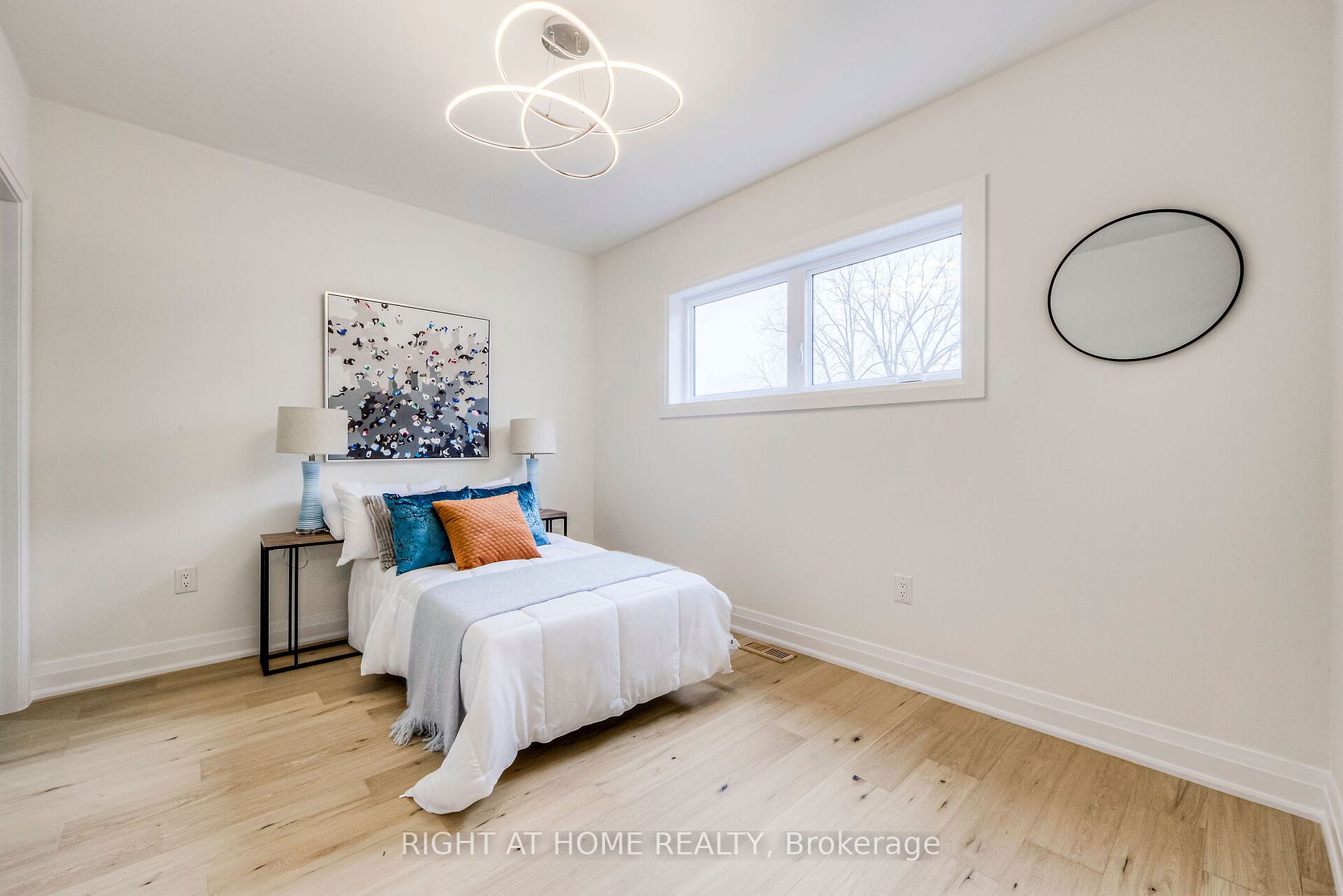768 Montbeck Cres