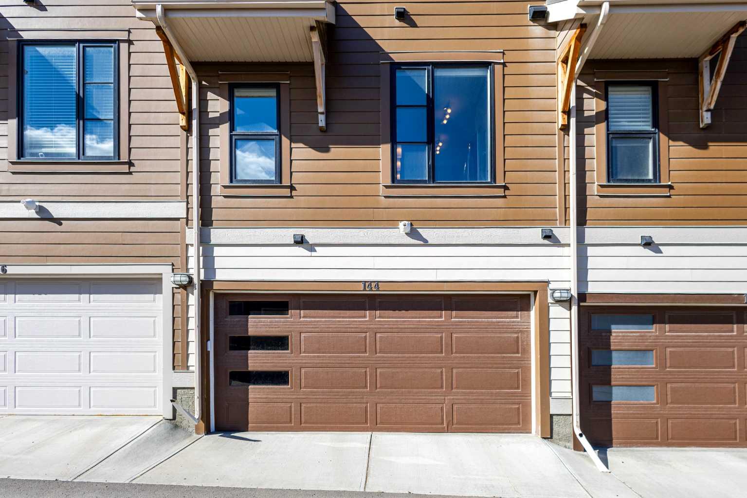 144 Livingston Common NE