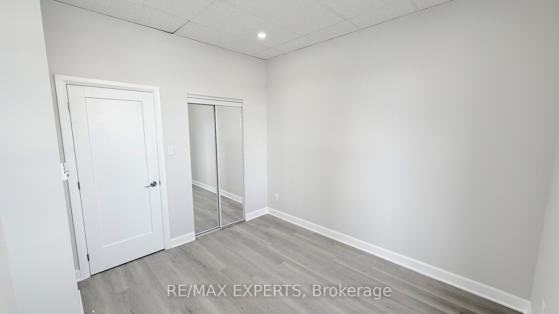 8 S Main St 404