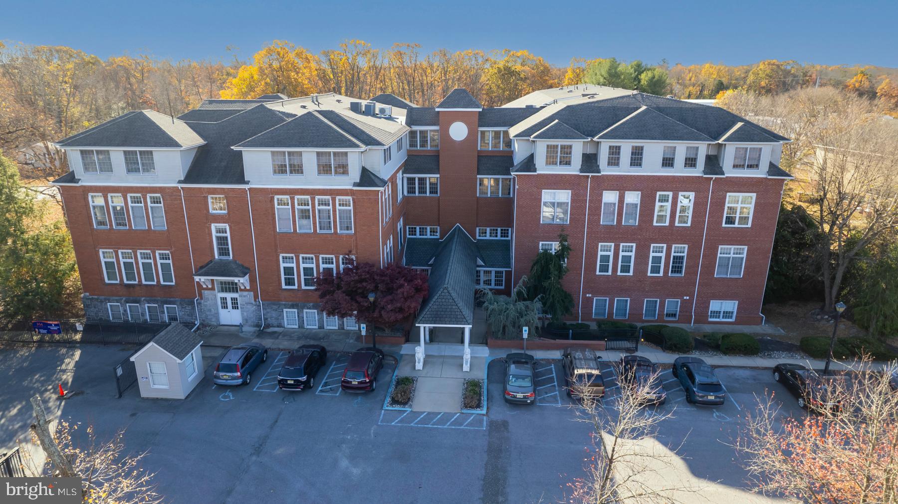 100 Aura Road 212