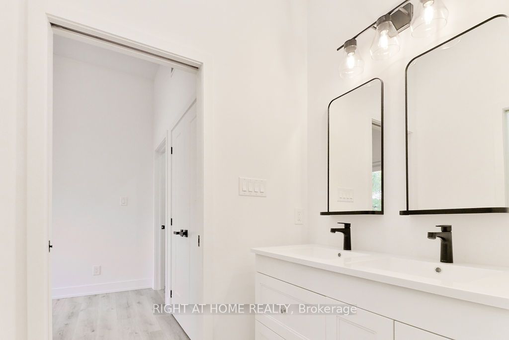 45 Brock Ave 101