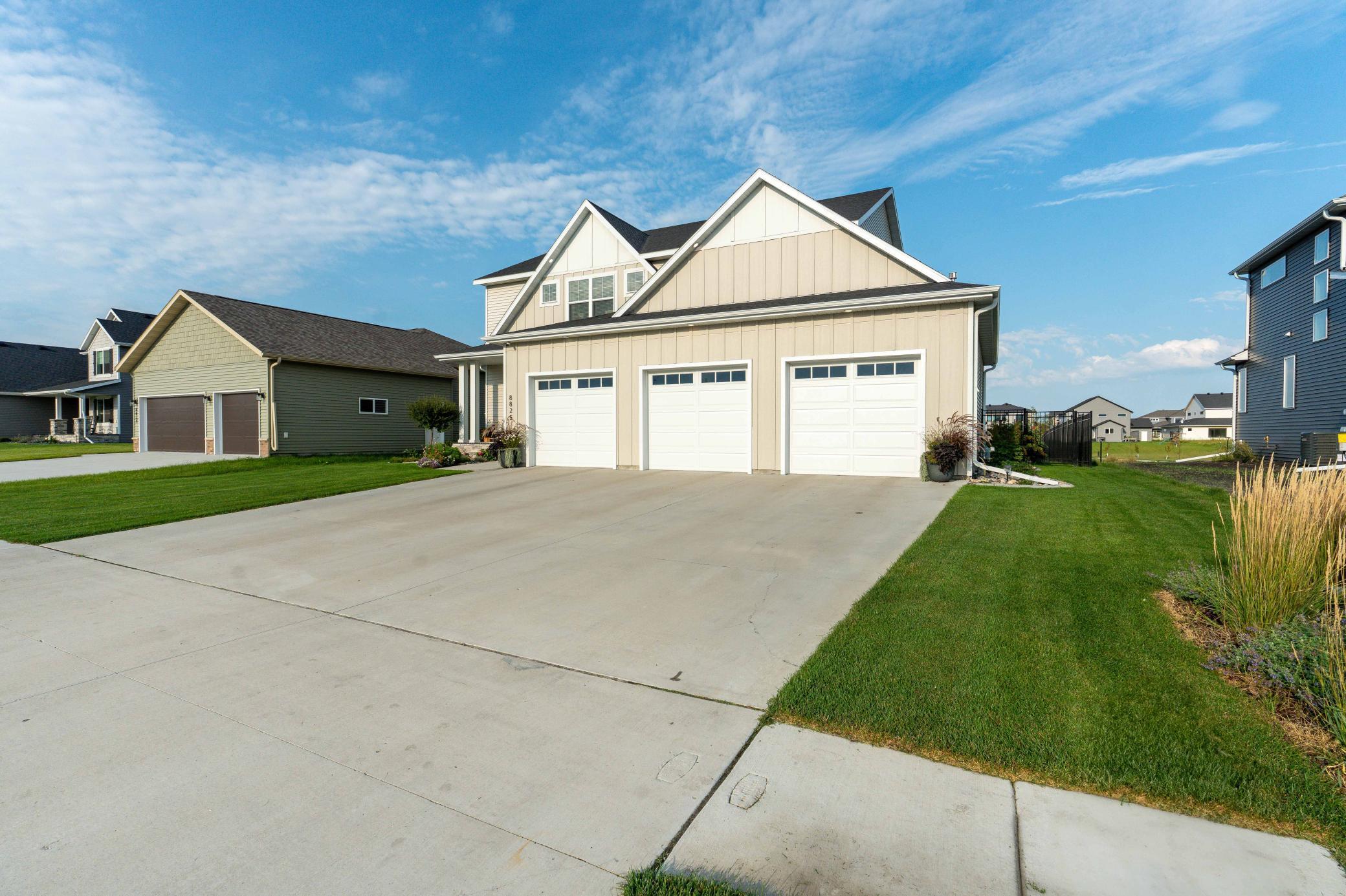 8825 Meadowlark Parkway