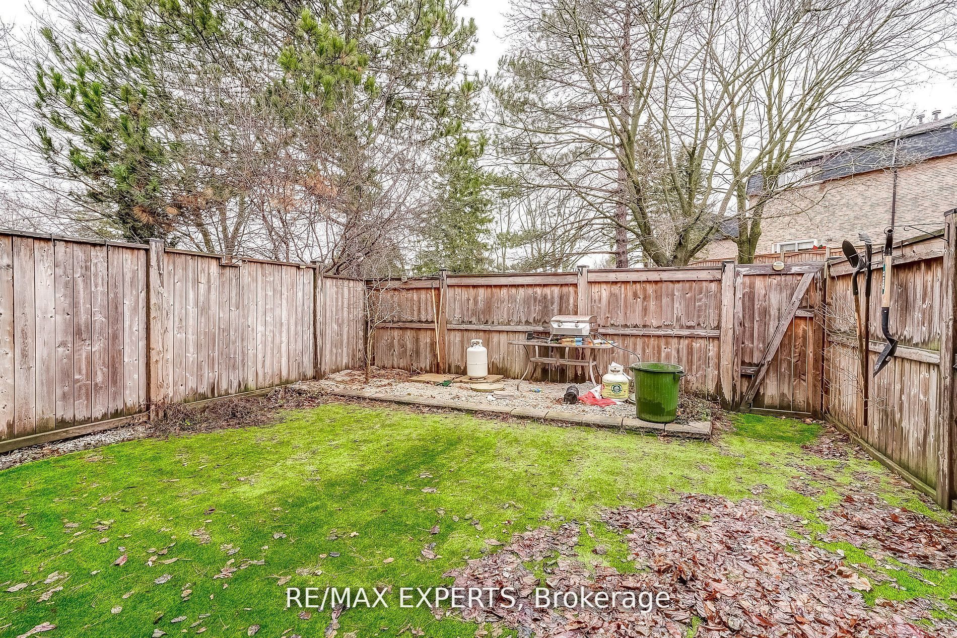 14 Poplar Cres