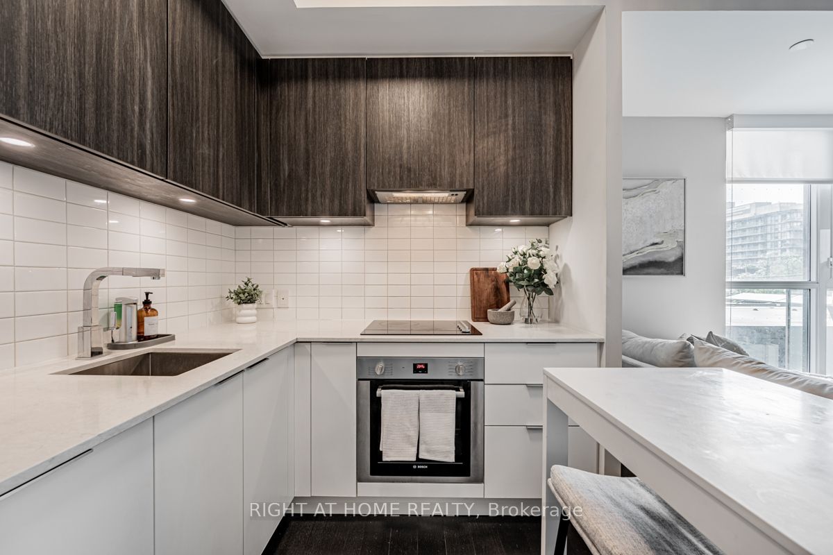 120 Parliament St 405