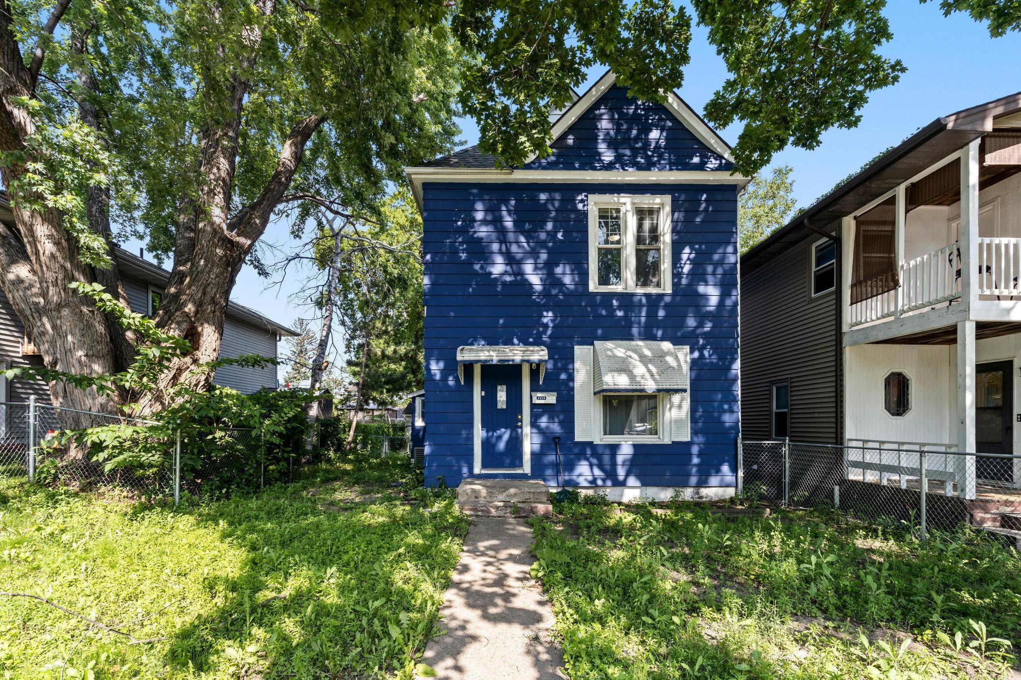 Great 4-bedroom, 2-bath home with 2 bedrooms upstairs and 2 on the main level. Full bath upstairs and half bath on the main. Includes a spacious 2-car detached garage and one extra parking spot. Convenient location with easy access to public transportation, downtown, and major roads. Perfect for commuters!