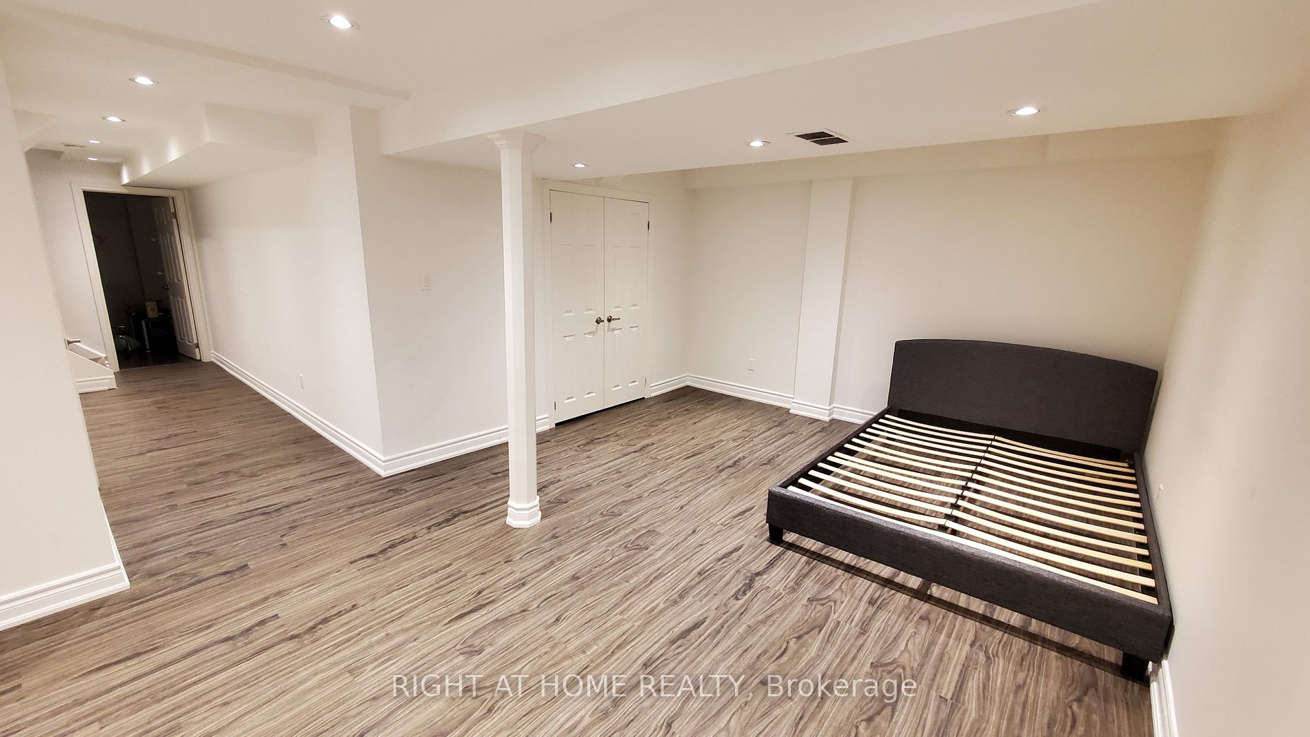 743 Banks Cres