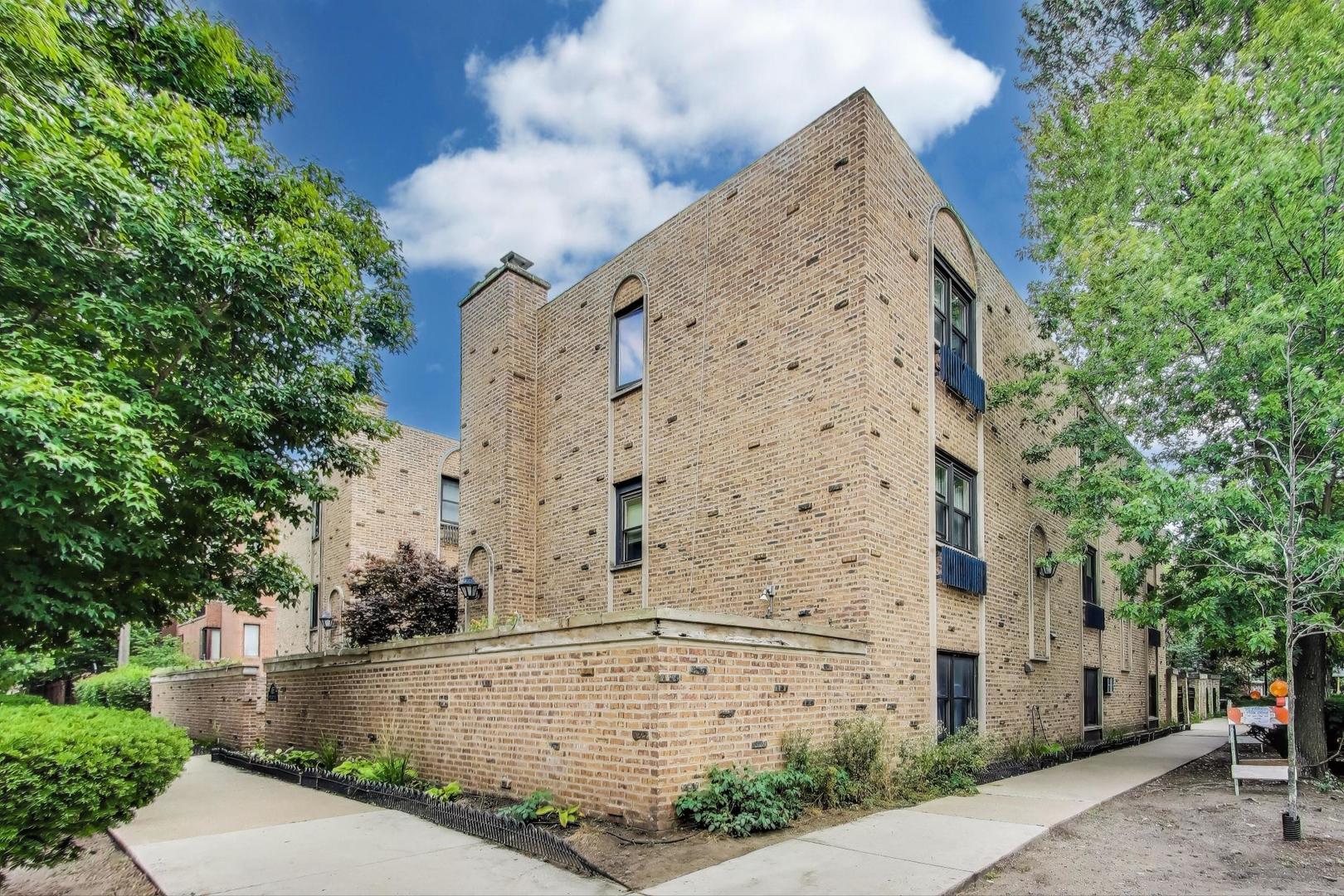 Perfect East Lincoln Park Location on quiet, tree-lined Grant Street! This charming one-bedroom is ideal for first-time homebuyers, savvy investors, or those seeking a sophisticated city pied-a-terre. Set in a beautiful corner courtyard building, it blends vintage character with modern updates. Sun-filled interiors boast exposed brick, hardwood floors, and a cozy wood-burning fireplace. The galley kitchen offers abundant counter space, maple cabinets and breakfast bar seating. Thoughtfully gut-rehabbed in 2005 with new kitchen, bath, flooring, doors, and more. All new windows in 2022. Updated mechanicals include a new furnace in 2016 and new hot water heater in 2021. Potential to add in-unit laundry. Street parking and rental options available nearby. This ideal east Lincoln Park location is just steps to Oz Park, the Lincoln Park Zoo, Chicago's lakefront paths and easy transportation. And an easy walk to Clark, Halsted and Armitage streets that offer many of the city's finest dining and shopping. Must see!