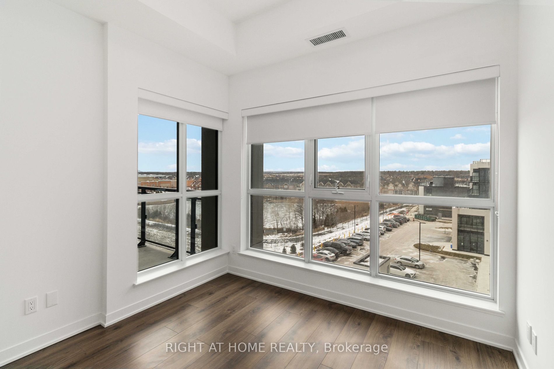 405 W Dundas St 532
