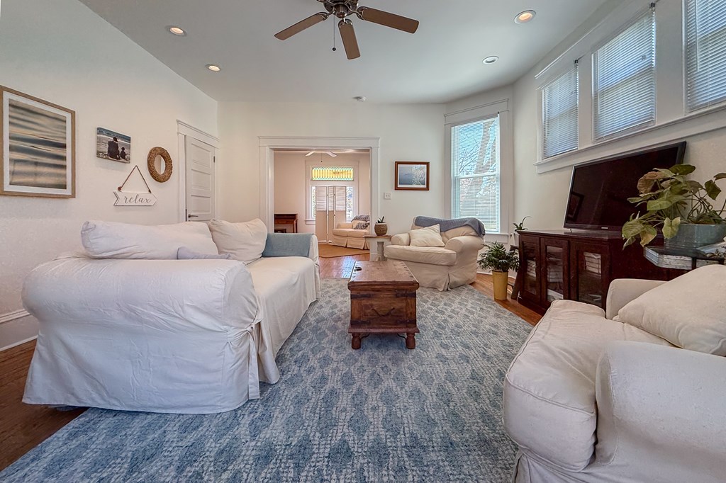 609 Monroe Ave 247