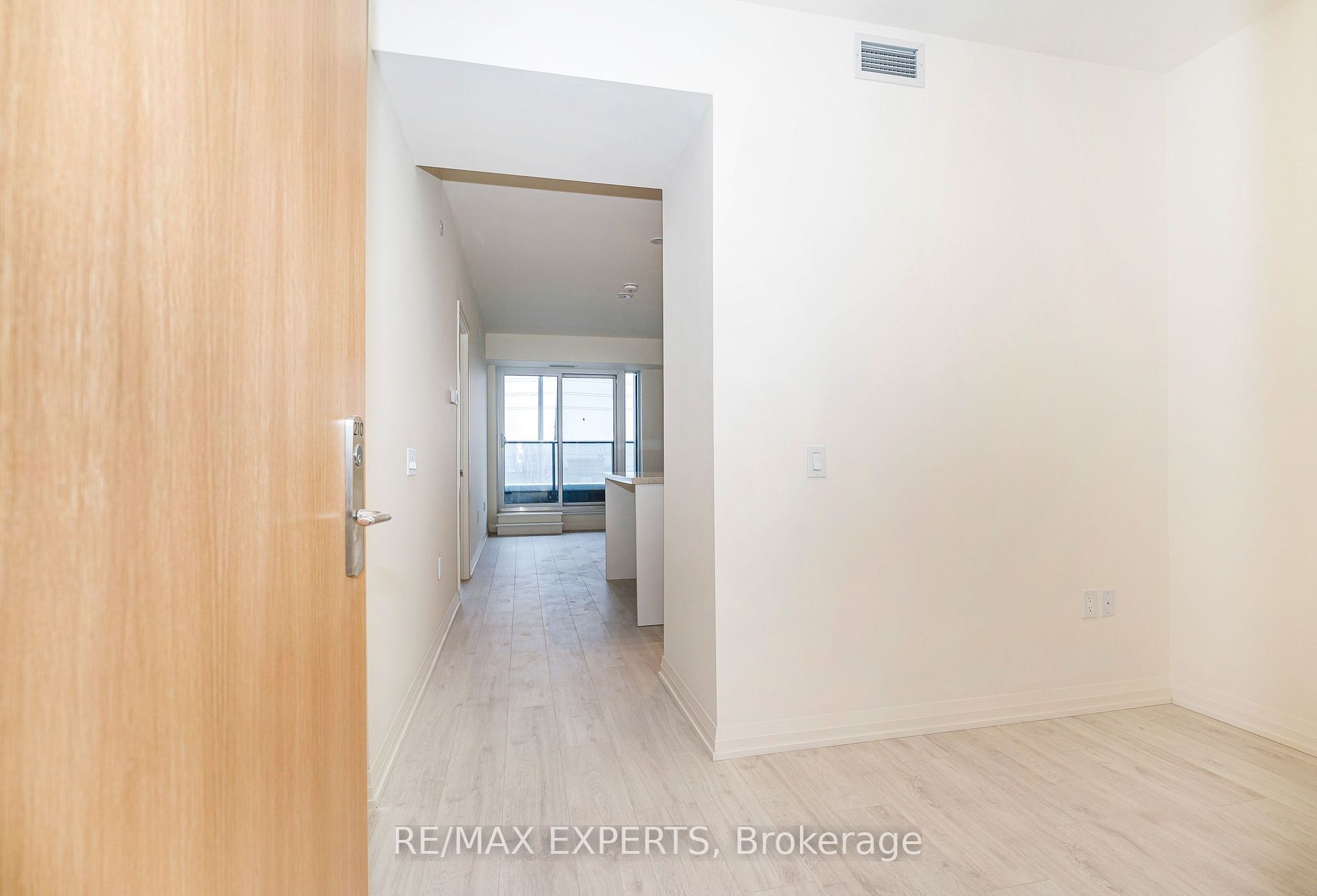 8960 Jane St 210