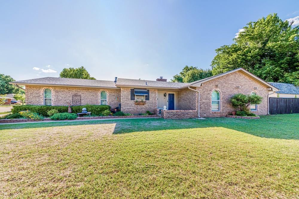 Must see this wonderfully maintained property within a block of Orvis Risner Elementary, a short walk to the dog park, and easy access to shopping and dining.   The storage sheds also provides extra storage along with the two car garage. Extra parking by the garage is also a plus.