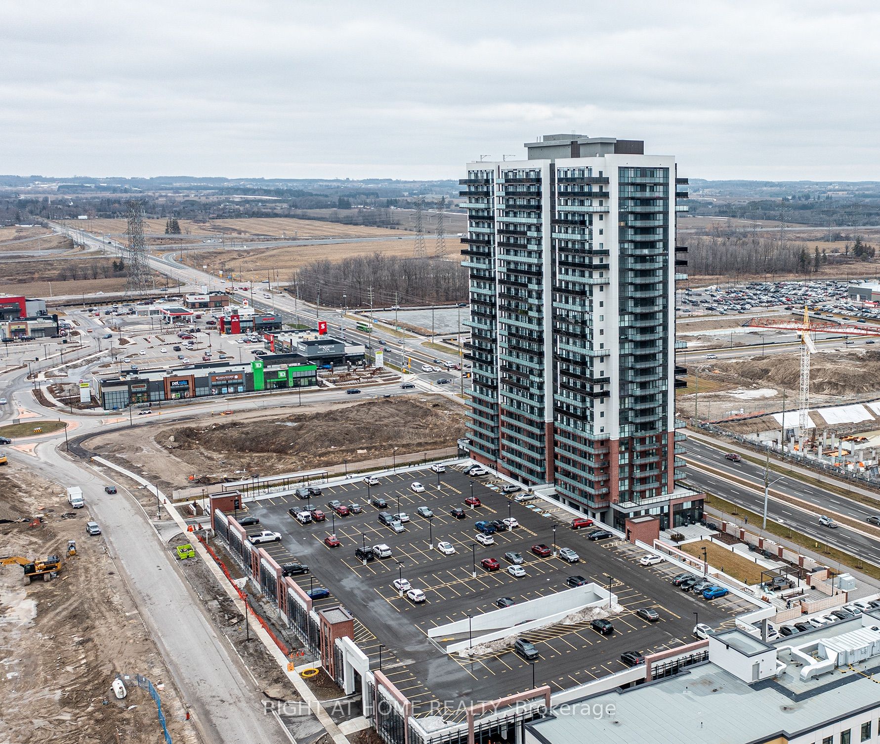 2550 N Simcoe St 2015