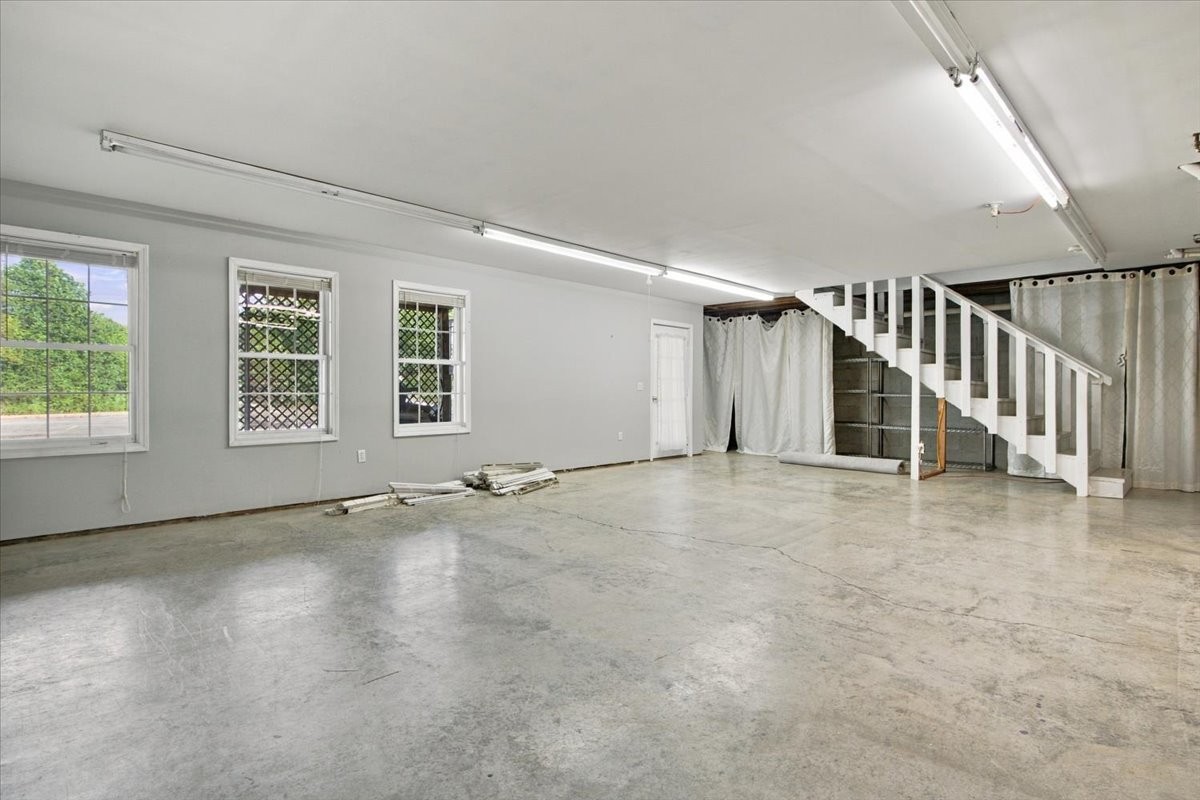 2440 Maple Grove Rd