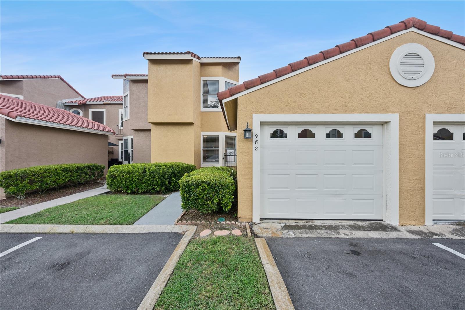 982 Casa Del Sol Circle