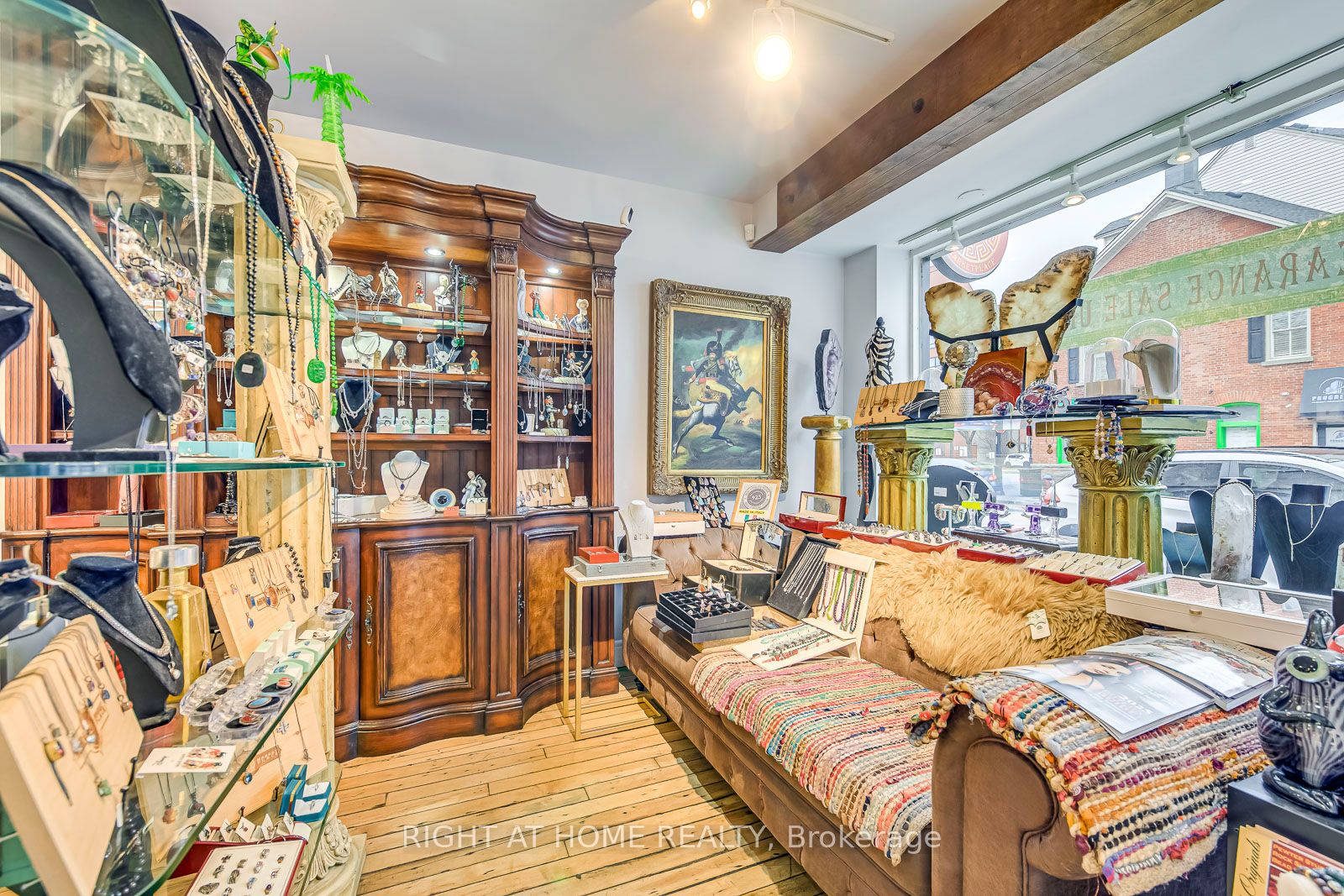 393 John St