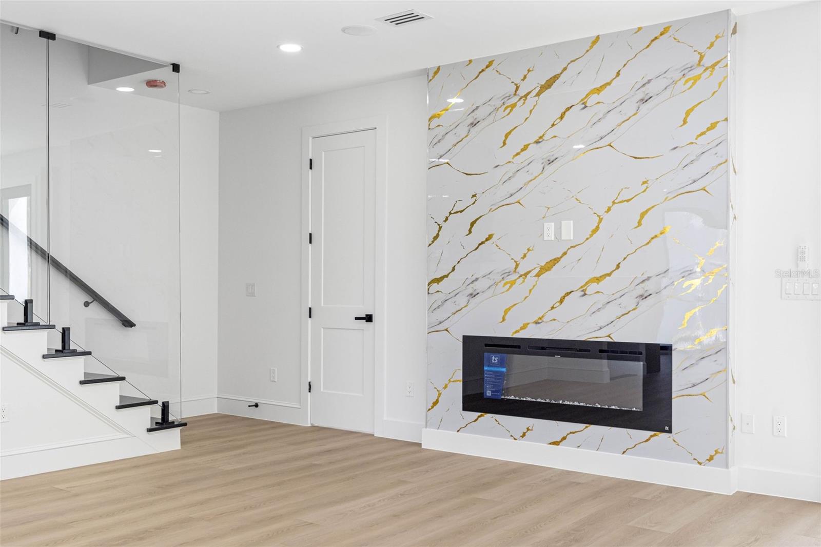101 W Warren Avenue 2