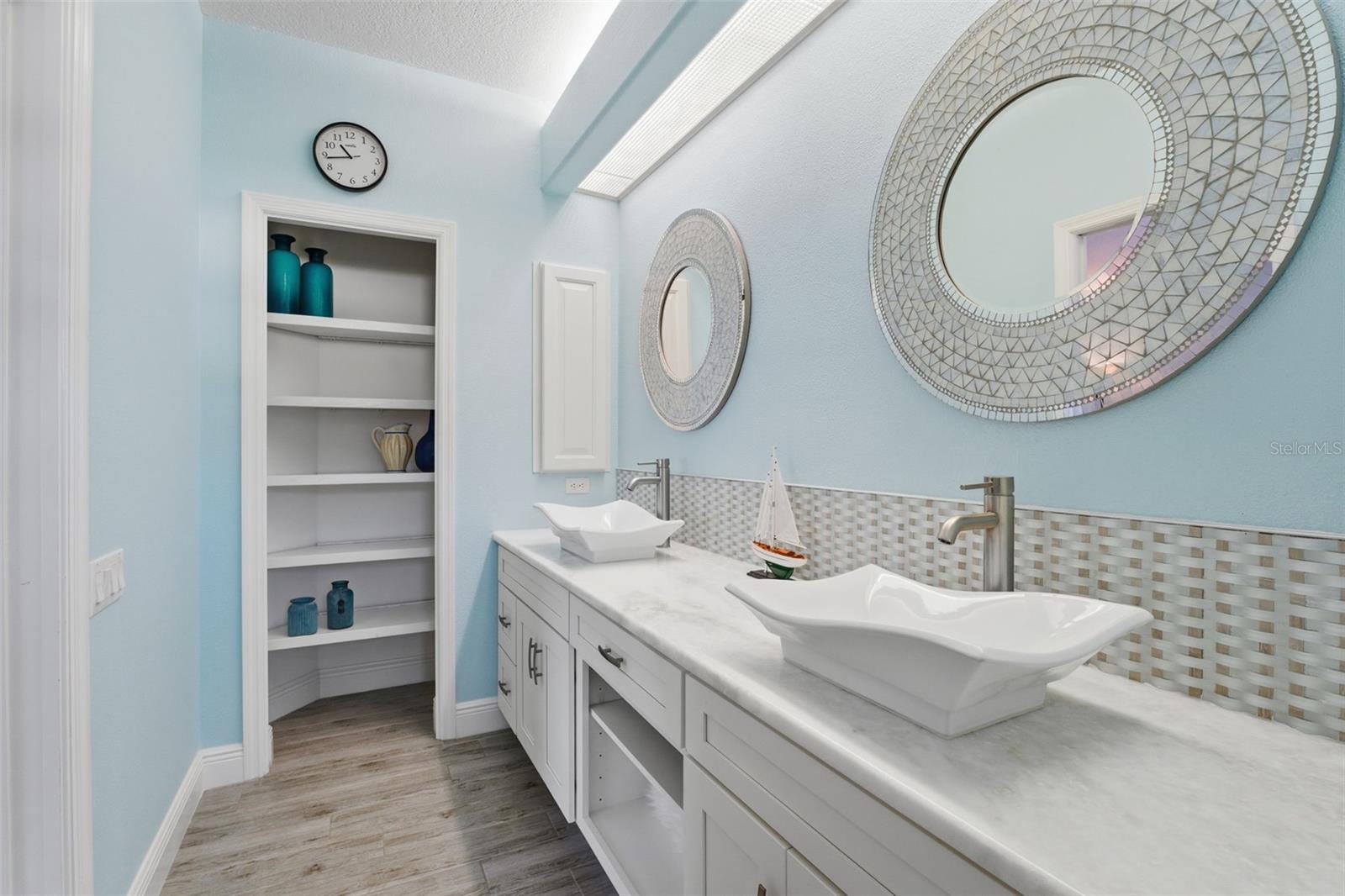 3121 Rivershore Lane